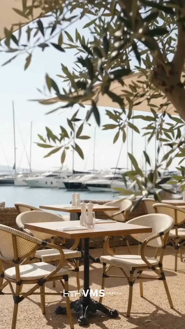 ¿Tu terraza invita a quedarse?El Sillón Portofino Moca aporta ese toque cálido, cómodo y mediterráneo que transforma cualquier espacio HORECA.Ideal para terrazas, hoteles y restaurantes que buscan mobiliario con presencia desde el primer vistazo.📩 Consúltanos disponibilidad.#SillonPortofino #MobiliarioHoreca #TerrazasConEstilo #HosteleriaProfesional #VMSHoreca
