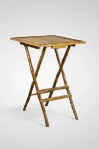 Mesa alta dobrável em bambu 70x70x110 cm