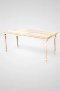 Mesa alta de madeira com pernas torneadas 120x90cm