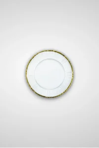 Prato de panela irregular com rebordo dourado